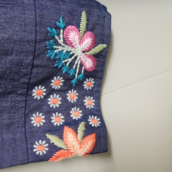 NWT. Pasley & Sage. Size Small. Beautiful embroidered front, back, & sleeves. - Picture 6 of 12